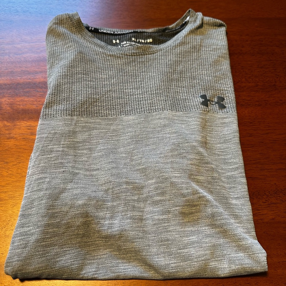 Under Armour Gray Short Sleeve Shirt